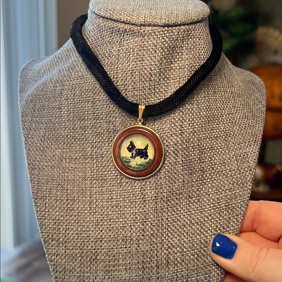 Antique Essex Crystal Reverse Painted Scottie Dog Pendant on Black Velvet Choker - Picture 3 of 11